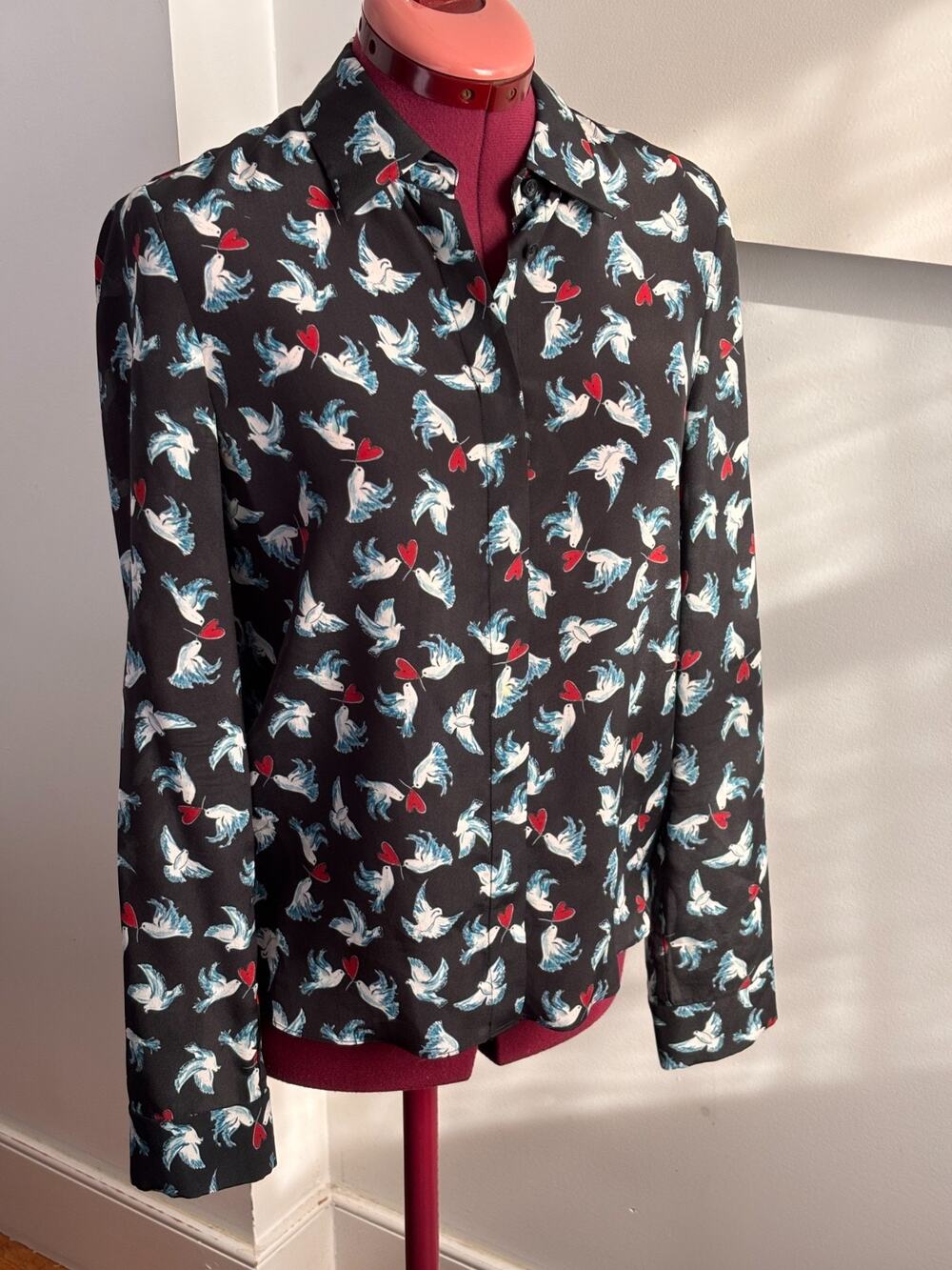 Alice Olivia Willa Silk Shirt Dove Heart Print Black Long Sleeve Size S FITS 6